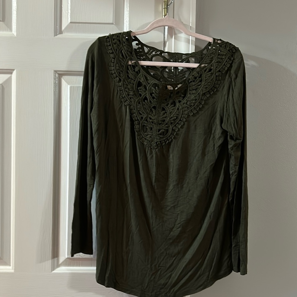 Cute olive green top